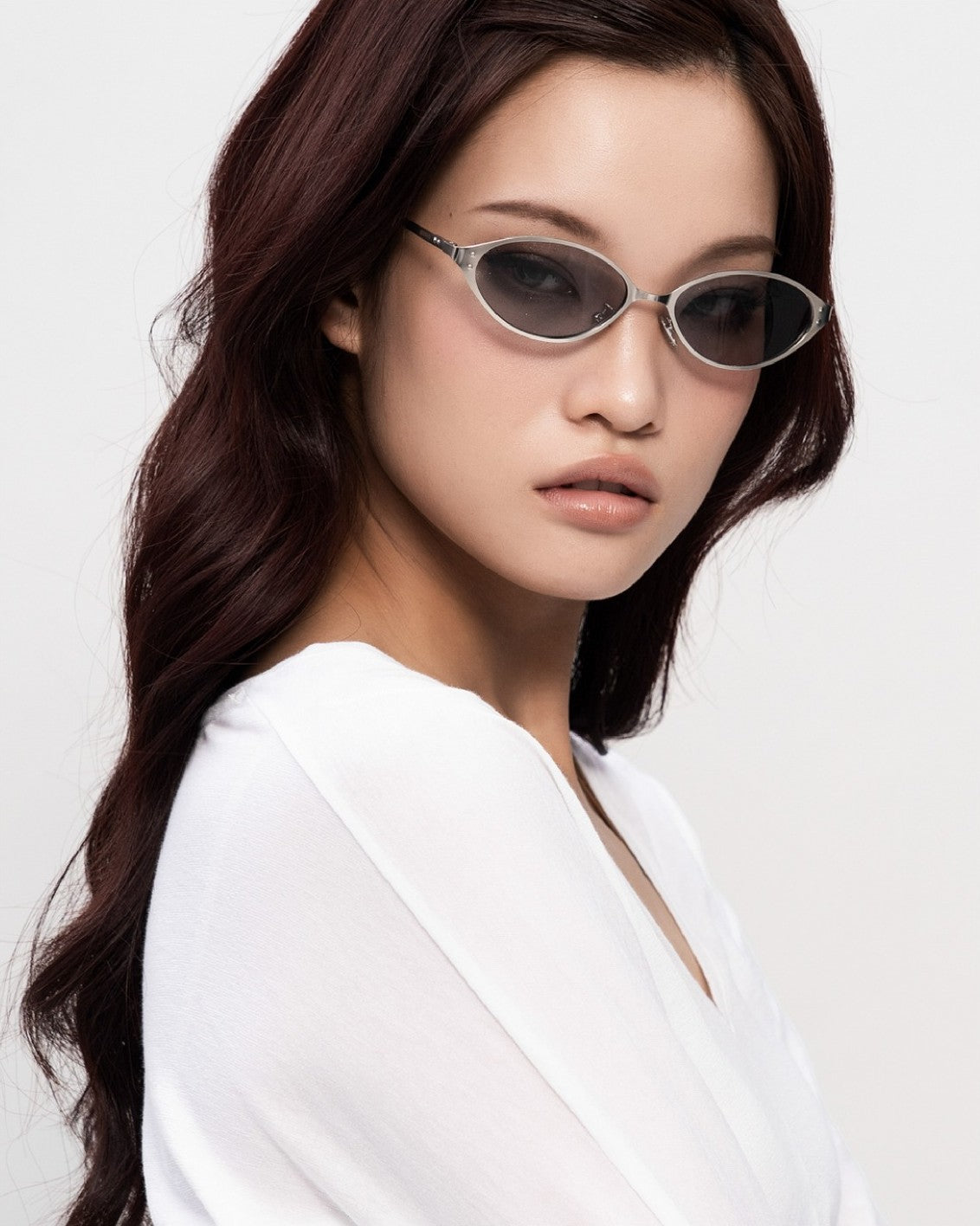 A model wears SEEYAA! slim silver-framed sunglasses.